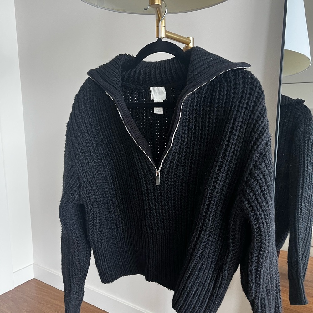 H&M Knit Black Zippered Women's Sweater